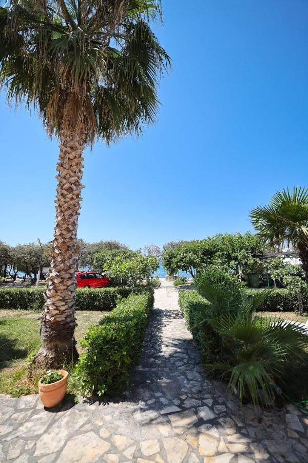 Apartments Malic Petrcane Exterior foto