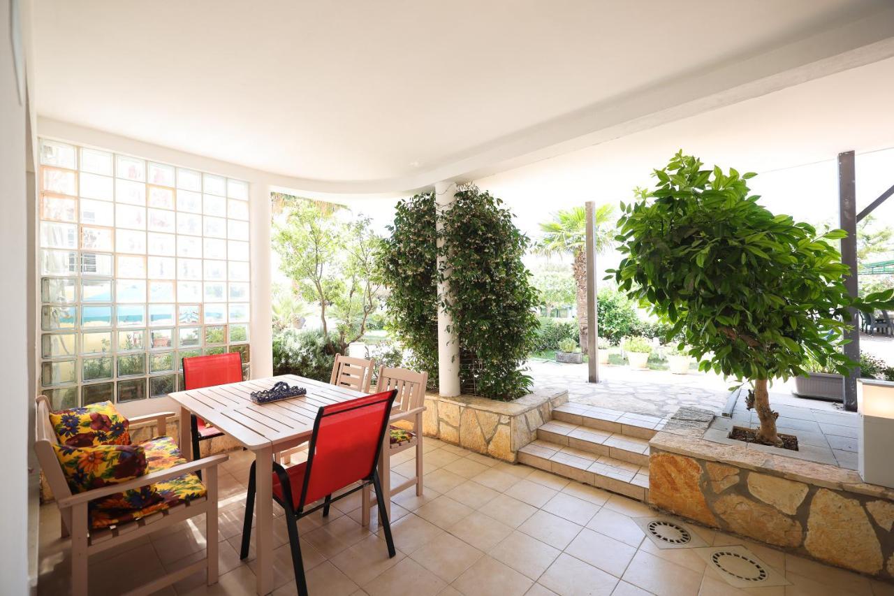 Apartments Malic Petrcane Exterior foto